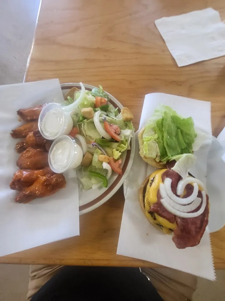 Wings Salad and Burger with Turkey Bacon